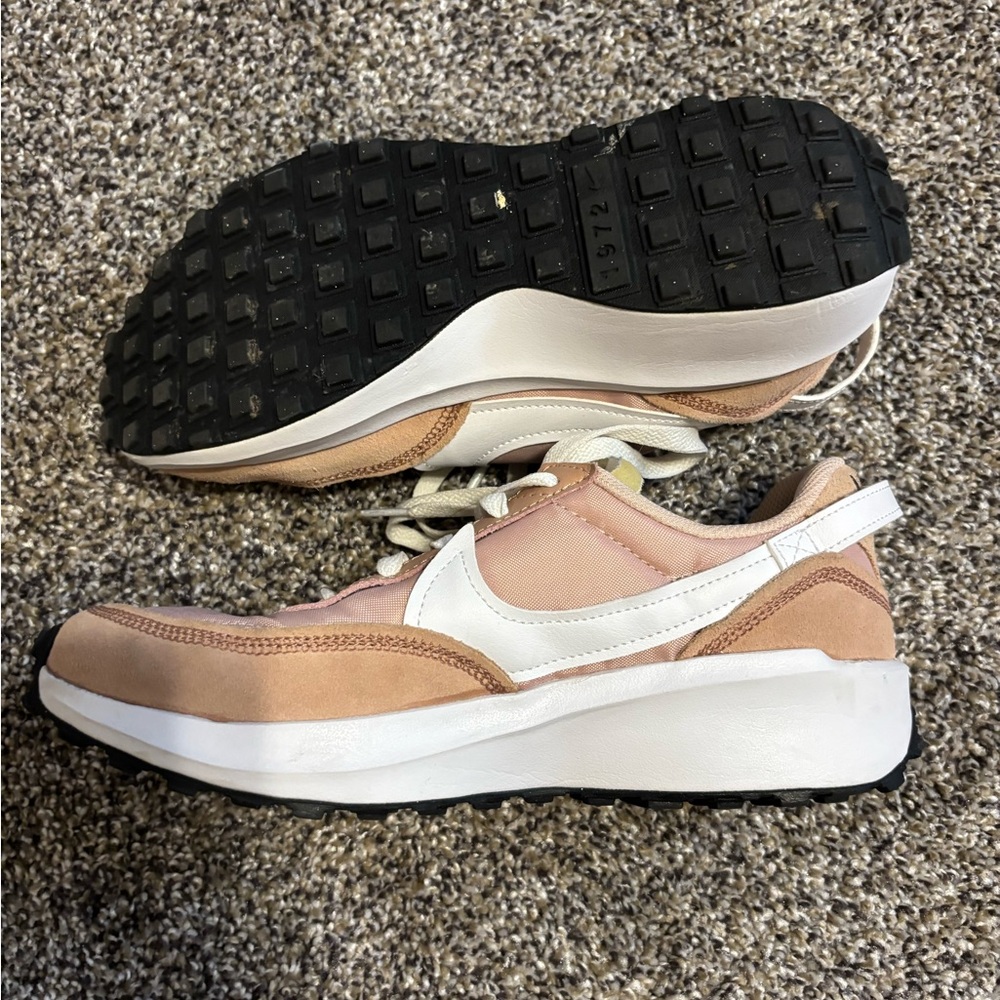 Nike Women's Pink and White Athletic Shoes